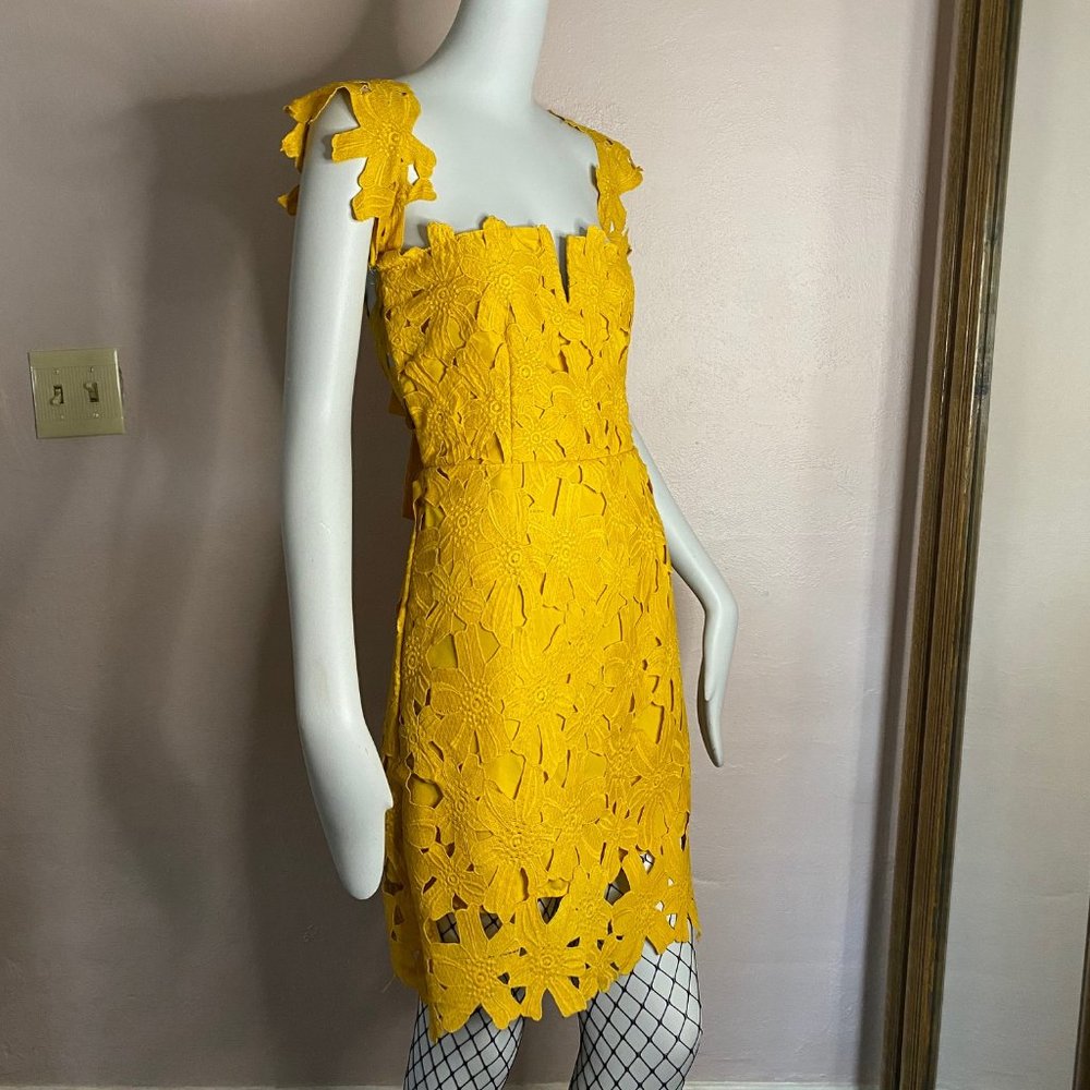 FLORAL APPLIQUE DRESS in golden yellow size M